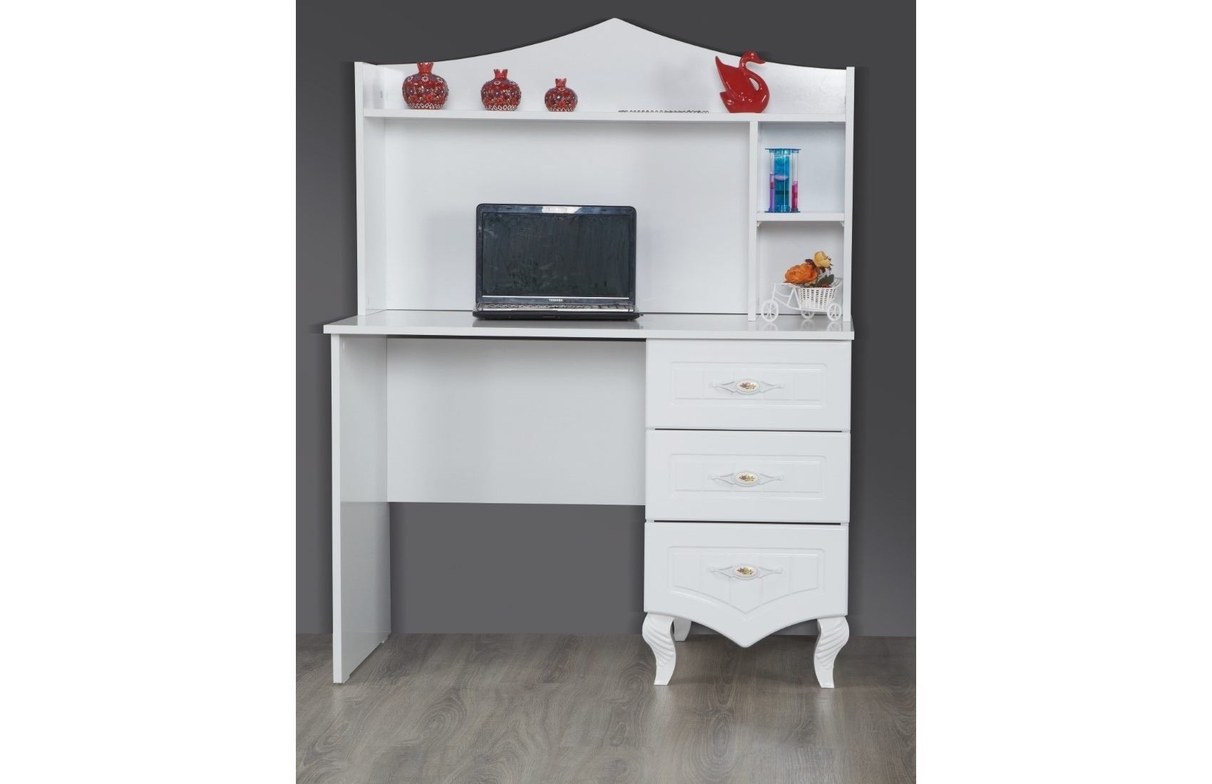 İnci Genç Çalışma Masası